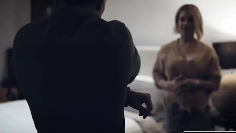 Stepmom Luna Cheats With Her Horny Stepson On Camera