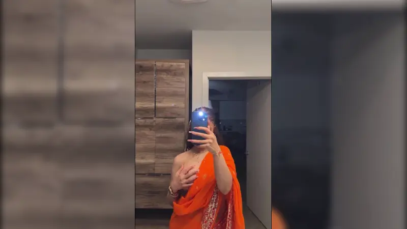 Indian Babe Divaflawless 200$ PPV gets nude in saree bathroom selfie video onlyfans