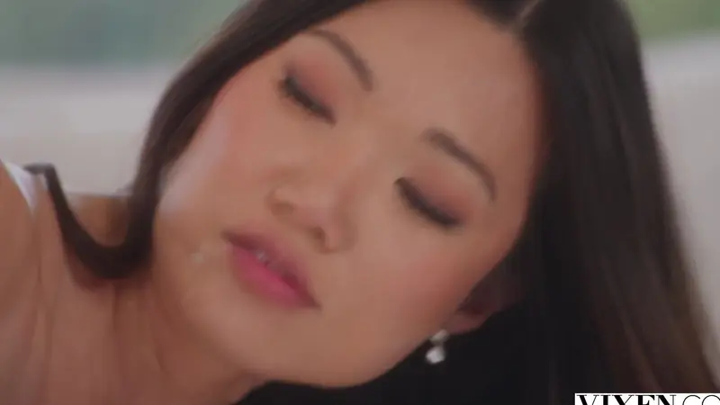 Lucy Mochi Deepthroats Her Boyfriend’s Massive Shaft