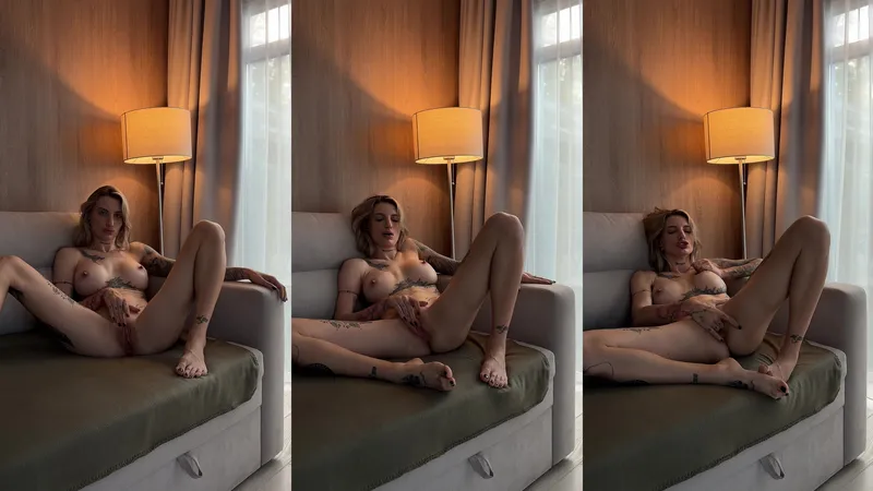 eleda_bird teasing her pussy