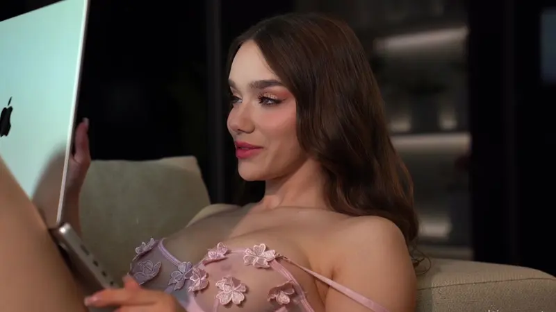 Selti Takes A Late-Night Booty Call