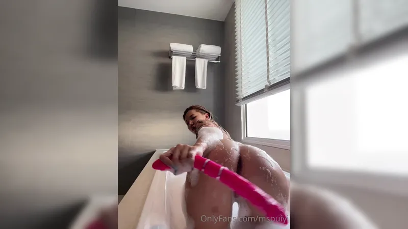 Ms Puiyi Nude Bathtub Masturbation