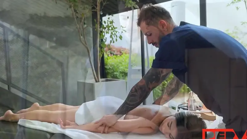 Emily White Gets A Sensual Full-Body Massage With Oil
