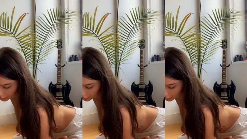 Sophie Mudd Strips And Plays Solo In Her Bedroom