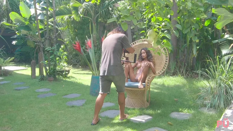 Putri Cinta Oiled up and Shows Nude Pussy During Photoshoot Video