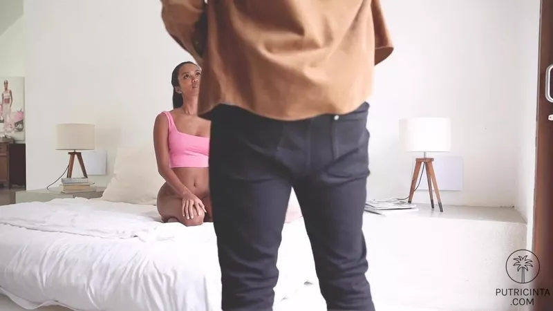 Petite Putri Cinta Teases Completely Nude in Sensational Video