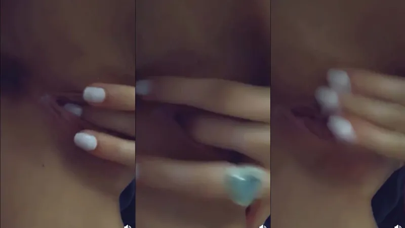 Noemiexlili Aka Cinnanoe Rubbing Wet Cunt Onlyfans Video