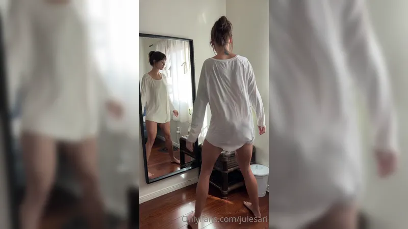 JulesAri Curvy Ass Babe Showing off it On Cam While Shaking it Onlyfans Video