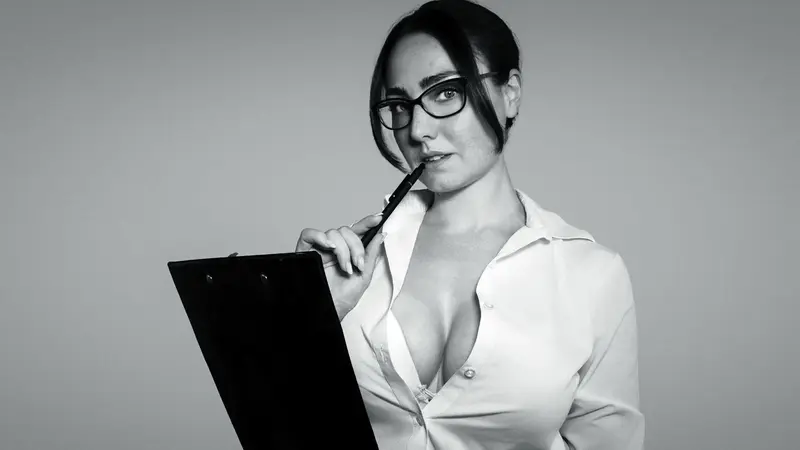 WhisperAudios Engages In Seductive ASMR Therapist Roleplay