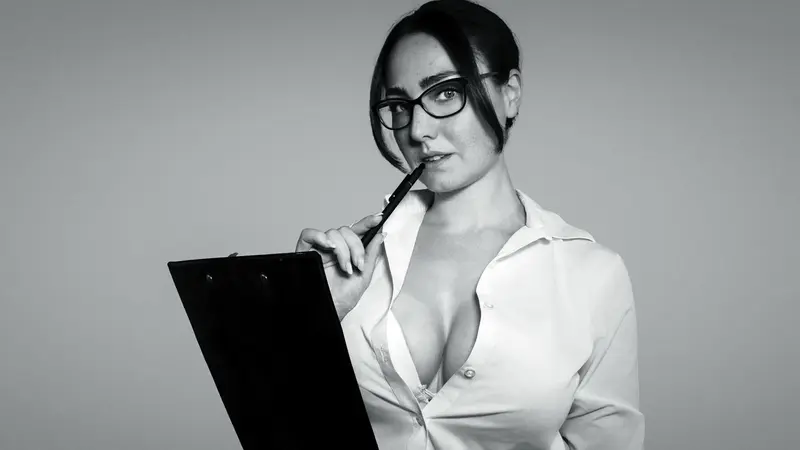 WhisperAudios Engages In Seductive ASMR Therapist Roleplay