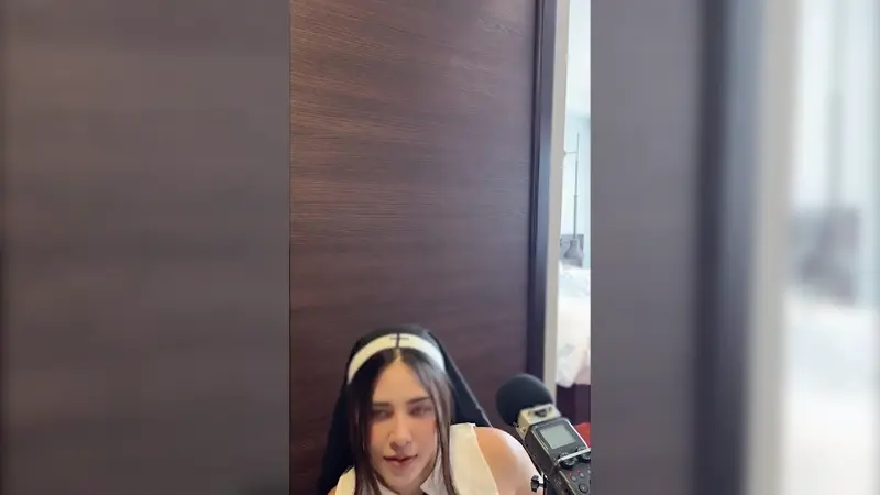 Wan Enjoys A Sensual ASMR Oil Breast Massage