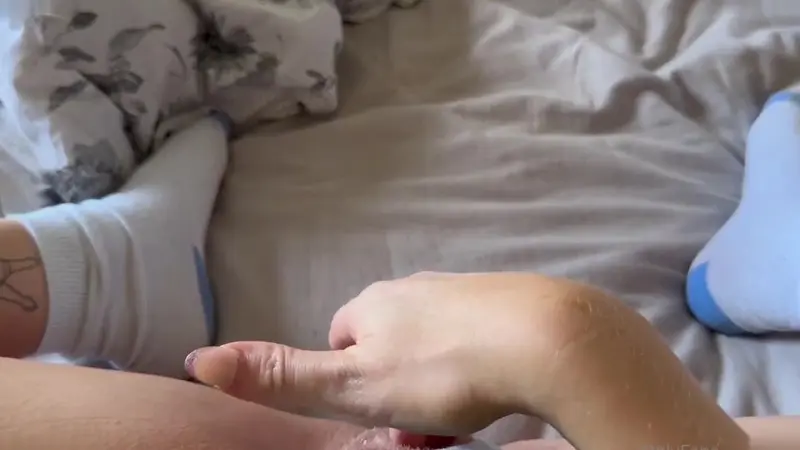 MacBuff Teases Her Soaked Pussy With Fingers And Vibrator