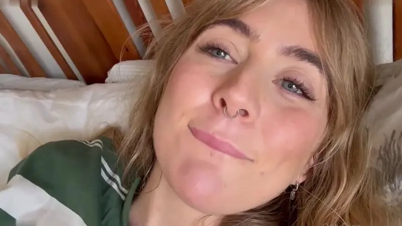 MacBuff Teases Her Soaked Pussy With Fingers And Vibrator