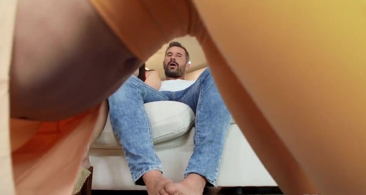 Sophie Reade Tempts Manuel Ferrara During Steamy Yoga Session