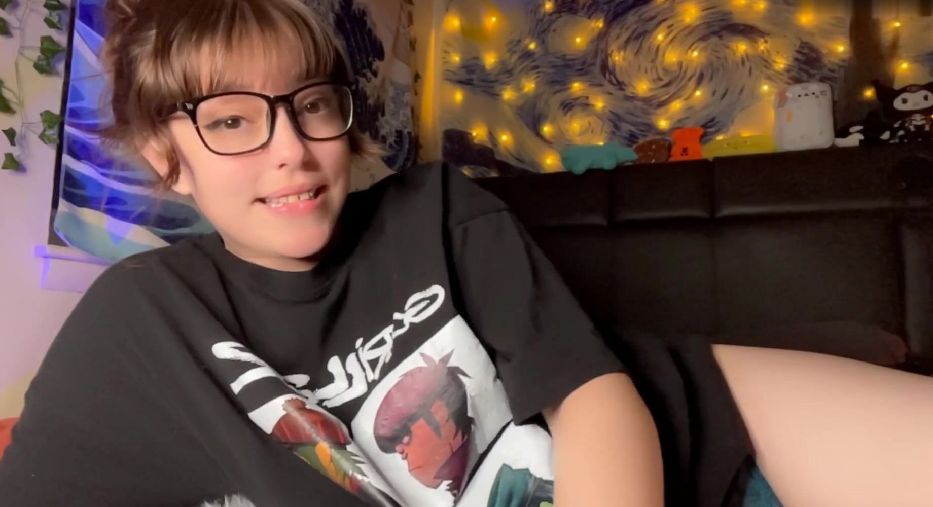LinnyXX Plays Naughty Truth Or Dare With High Stakes
