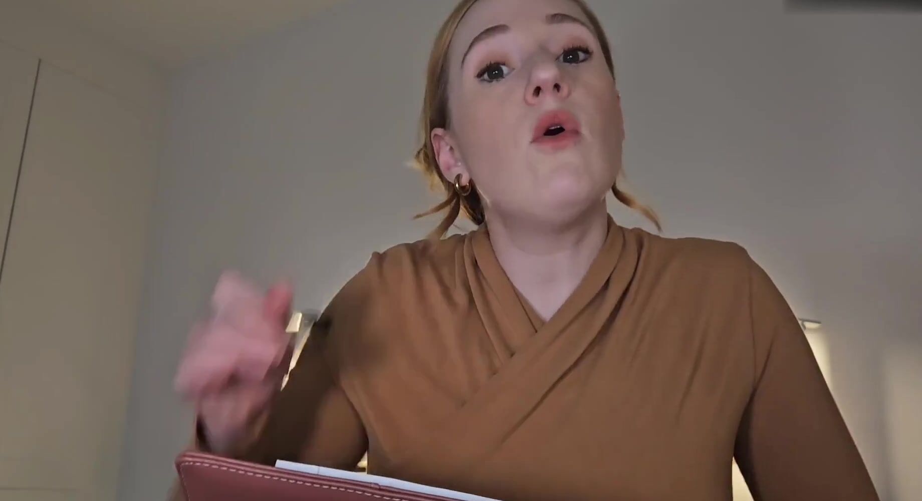 FionaDagger Seduces Her Stepmom In Roleplay Therapy