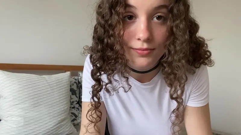 Lilah Luxe Teases With A Seductive Solo Show