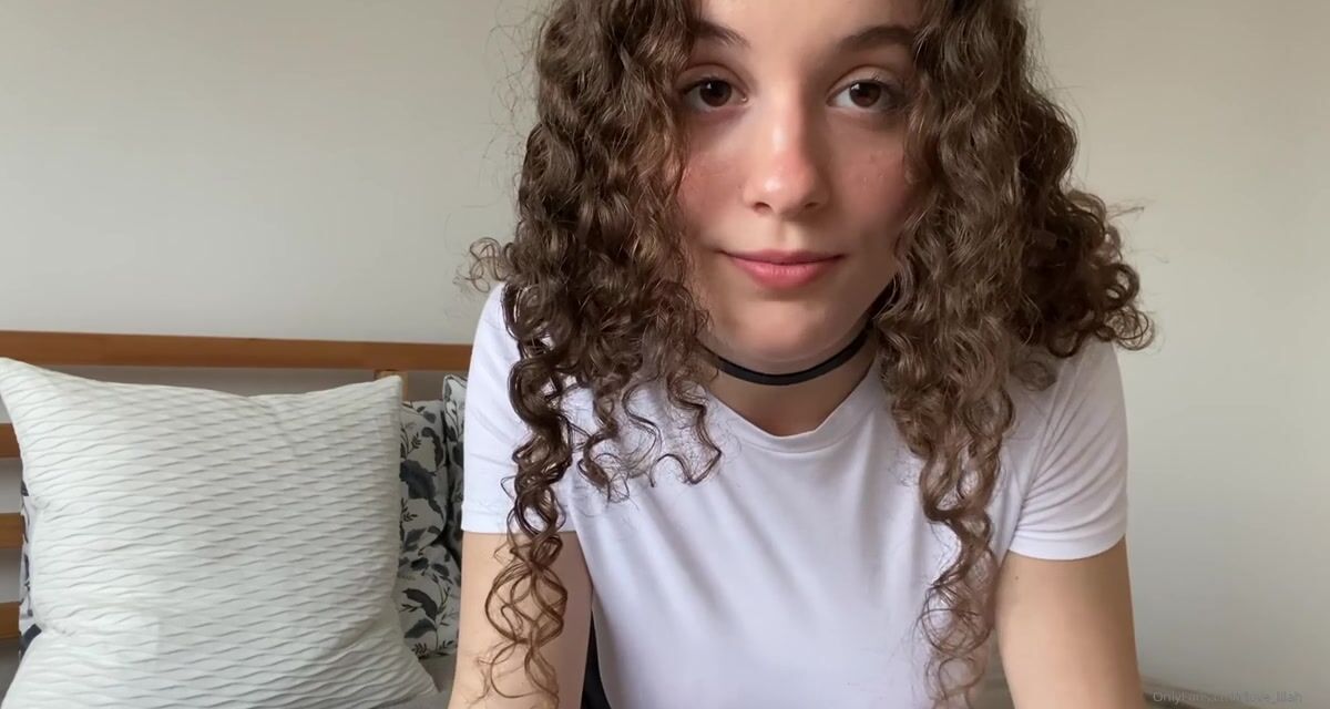 Lilah Luxe Teases With A Seductive Solo Show
