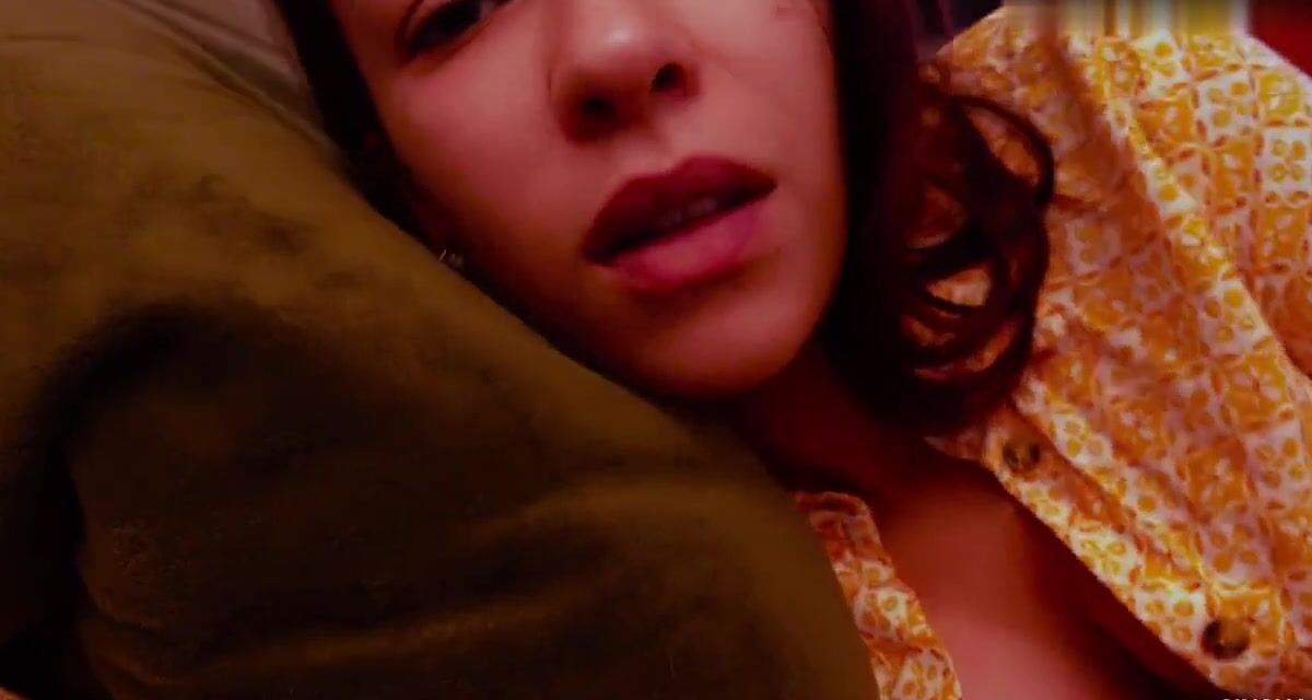 Mature Stepmom Seduces You In Morning Sex