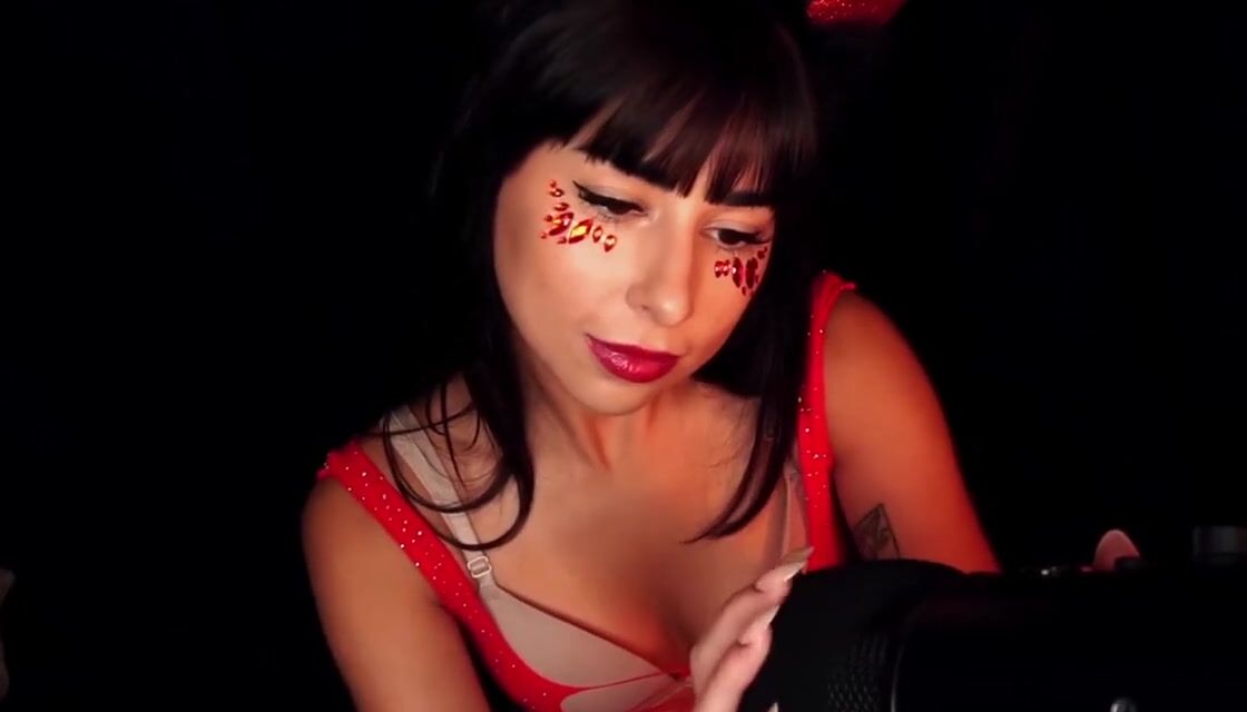 LunaRexx ASMR Demon Teases With Mic Play