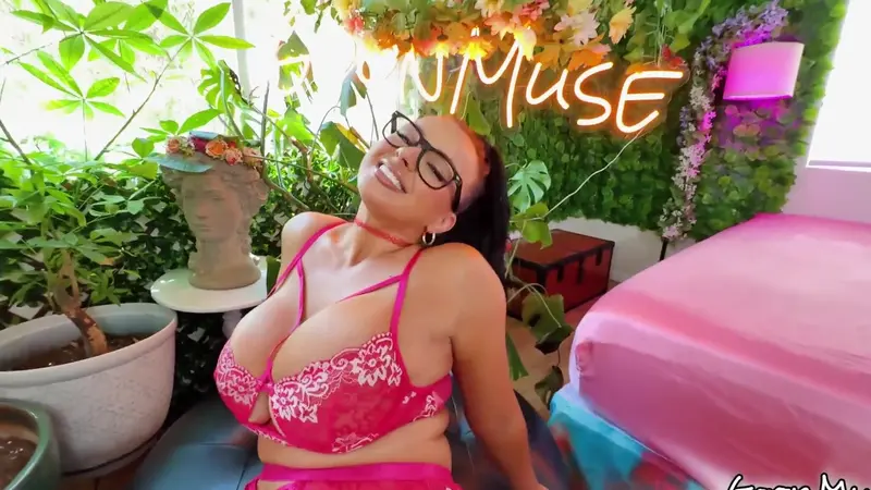 Payton Preslee Drenches Her Thick Curves While Begging For A Hot Facial