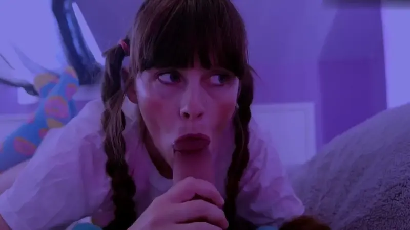 Sydney Harwin Seduces Her Daughter’s Best Friend