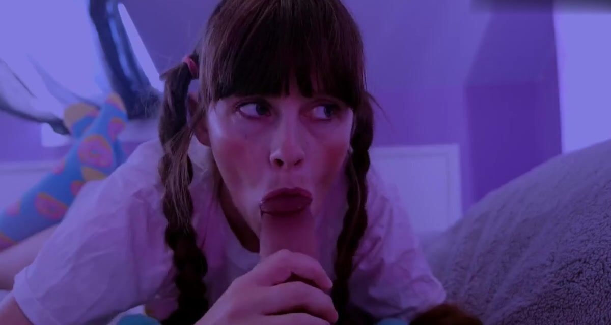 Sydney Harwin Seduces Her Daughter s Best Friend