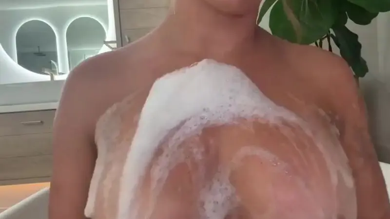 Paige Vanzant Teases With Soapy Wet Tits In Leaked Clip
