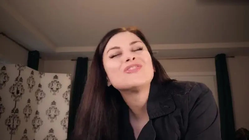 Ellie Idol Seduces A Virgin In Demon Roleplay