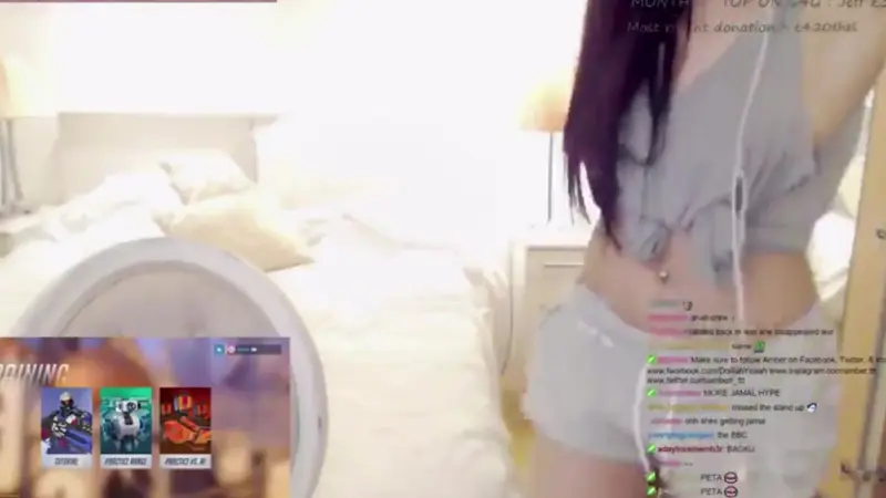 Dolliah Accidentally Exposes Her Nipples In Lacy Lingerie