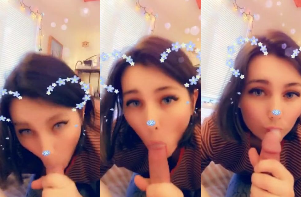 Teen Camgirl Gives A Blowjob On Snapchat