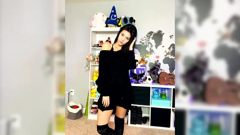 CinCinBear Teases In Sinful Lingerie Outfits