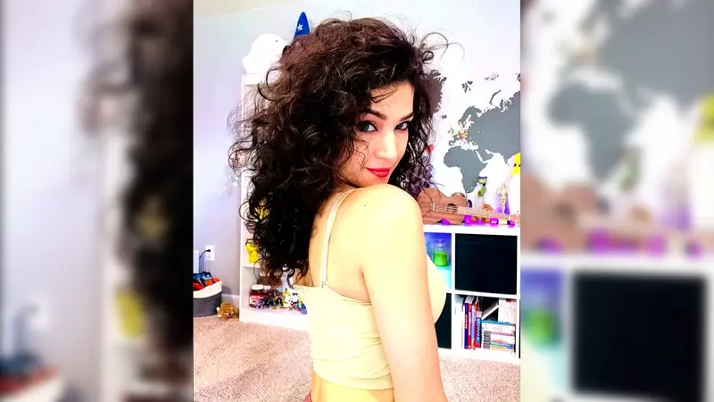 CinCinBear Teases In Sinful Lingerie Outfits
