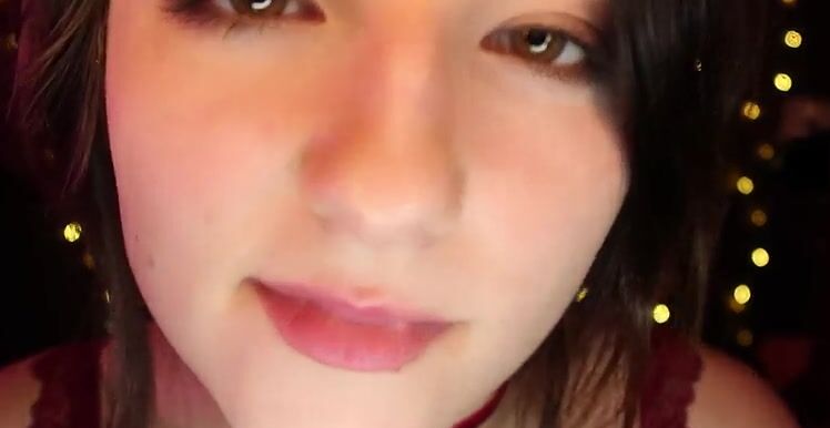 AftynRose Whispers Sensual ASMR Kisses At Night