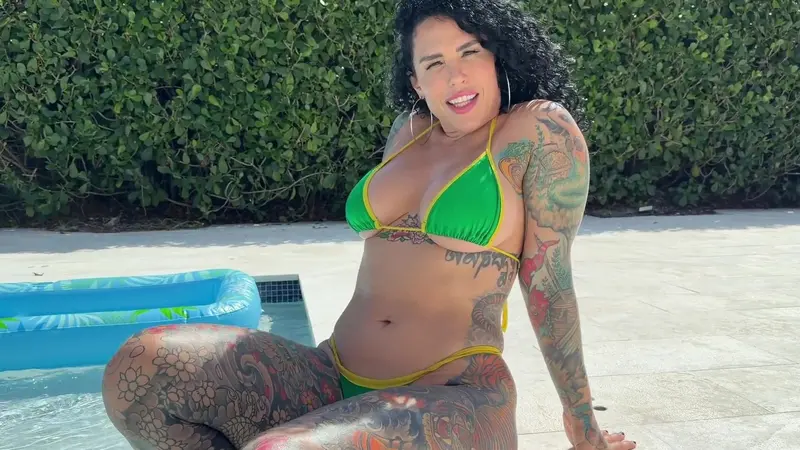 Bianca Bailee Fucks Stranger In Hotel Room While Waiting On Call