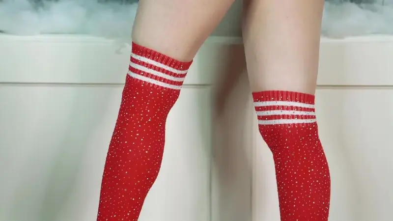 Amouranth Shows Off Her Bare Ass In Festive Lingerie