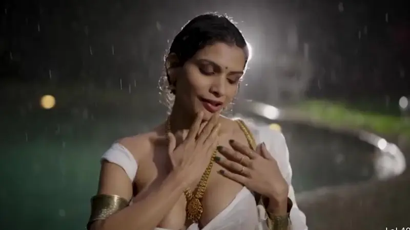 Rashmi Naik Fucks Her Lover In A Public Bathroom