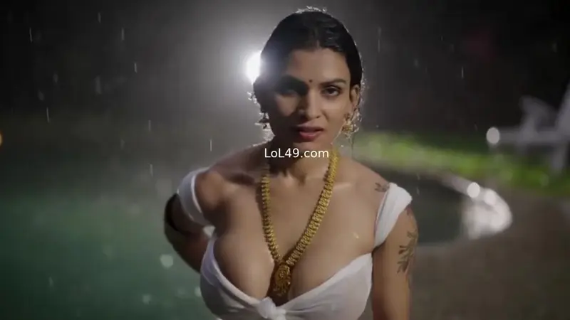 Rashmi Naik Fucks Her Lover In A Public Bathroom