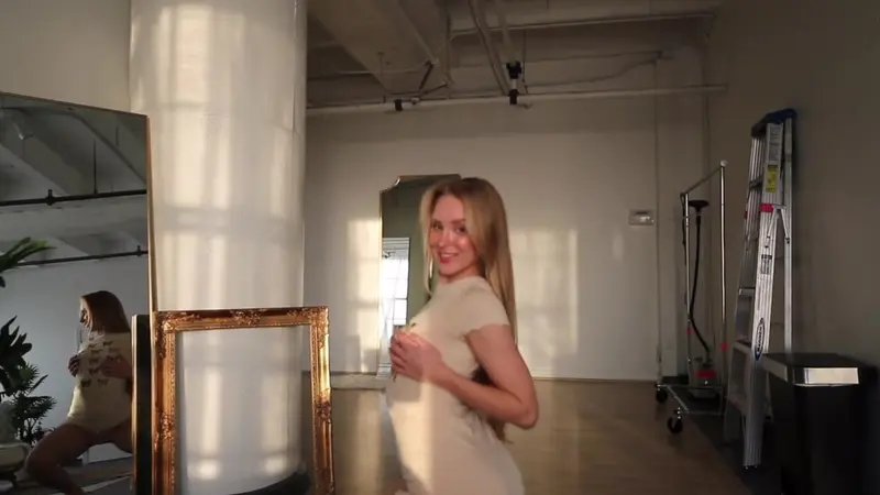 Caroline Zalog Teases In Exclusive Solo Play
