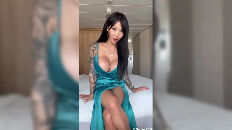 Big Boobs Milf Kiara Moon Sucking A Big Dildo To Fuck Herself Onlyfans Leaked Video