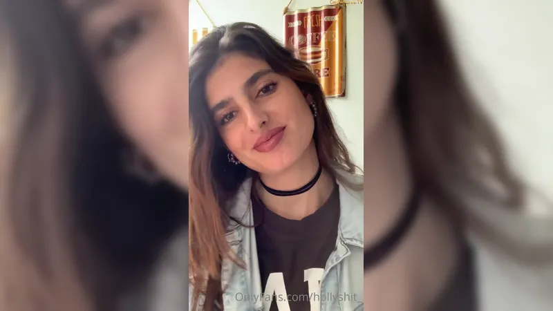 Hollyshit_ Fucking Her Pussy With A Dildo Till She Get Orgasm Dripping Out Onlyfans Leaked Video