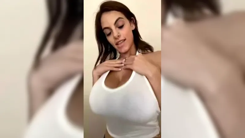Alexa Pearl strip and play on staircase Sex Video Leaked