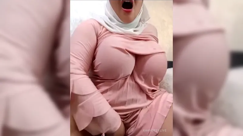 Amal Arabic Big Boobs Camgirl Sucking Her Own Nipples And Rubbing Pussy Leaked Video