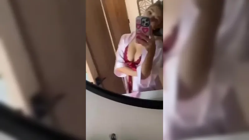 Sexy Breckie Hill Mirror Ceveage Onlyfans Video