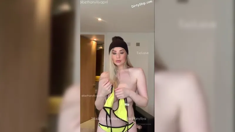 Bethany Lily April Nude Topless Onlyfans Video Leaked