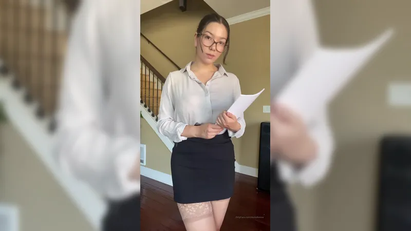 Daniellexxvv Horny Secretary Really Want Get Fuck by Her Boss Onlyfans Video
