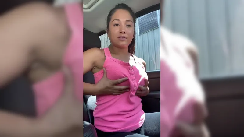 Kelaniddd Curvy Babe Tease Her Boobies And Rides a Dildo In a Car Onlyfans Video