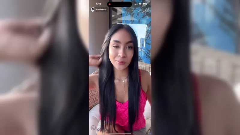 Samie Vera, ateşli bir güzel olarak canlı yayında ayaklarını gösteriyor ve hayranlarının sorularına cevap veriyor.