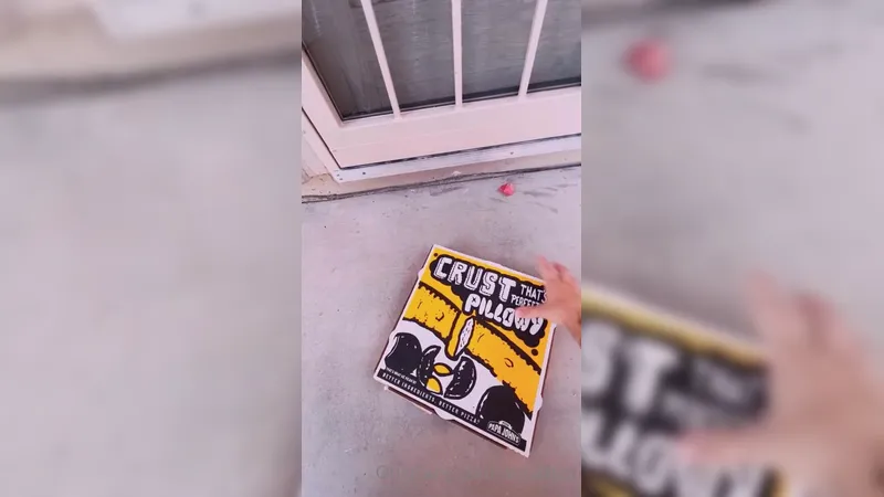 Anna Beggion Nerdy Getting Fucked by Delivery Guy Video