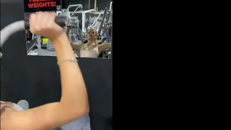 Utahjaz Nerdy Blonde Seduces a Guy and Getting Fucked after Workout Onlyfans Video
